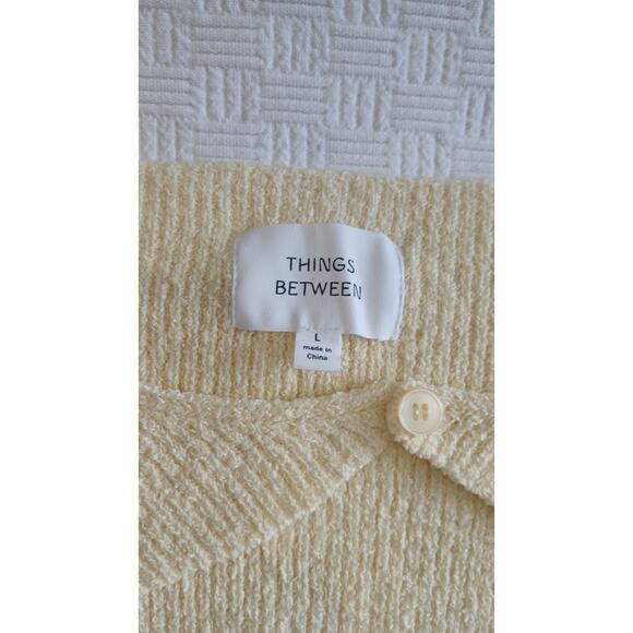 Things Between Short sleeve Keyhole Sweater Cream Size Large - Picture 6 of 7